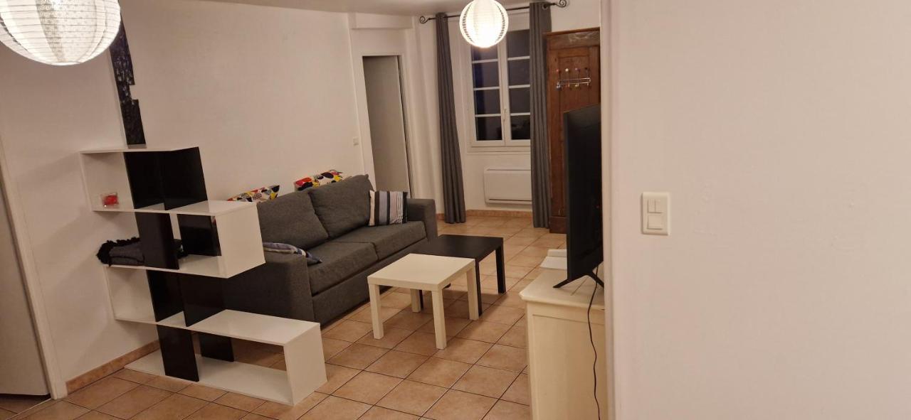 Maison Au Coeur De La Rue Pietonne 圣让皮耶德波尔 外观 照片