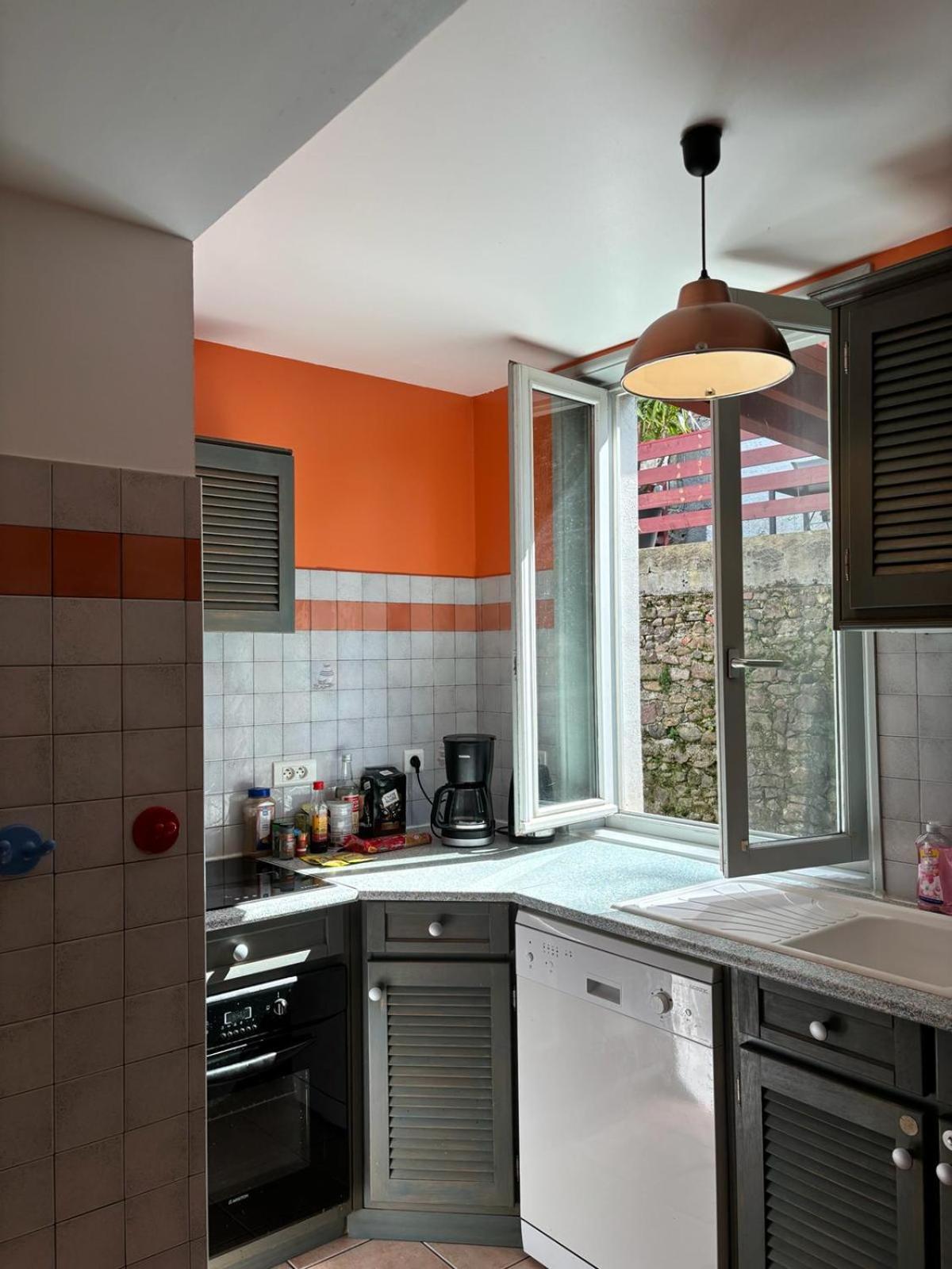 Maison Au Coeur De La Rue Pietonne 圣让皮耶德波尔 外观 照片