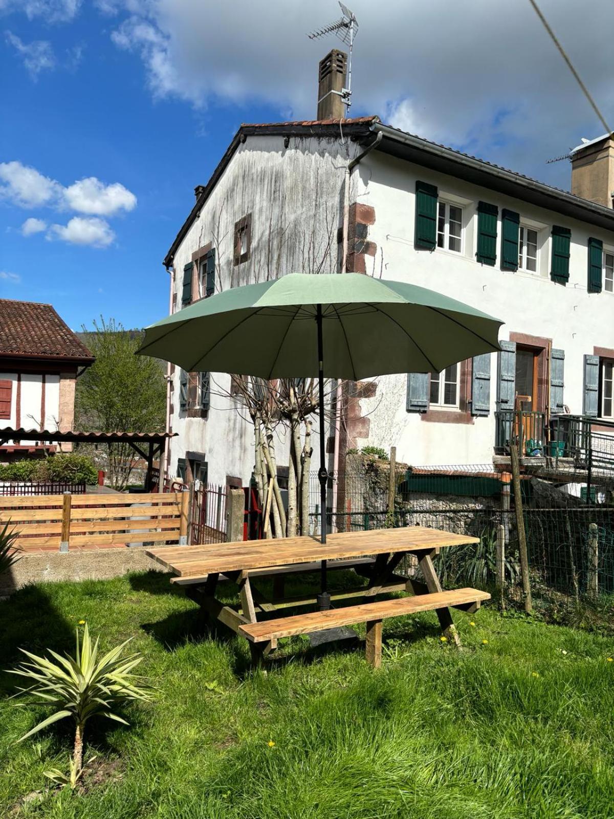 Maison Au Coeur De La Rue Pietonne 圣让皮耶德波尔 外观 照片